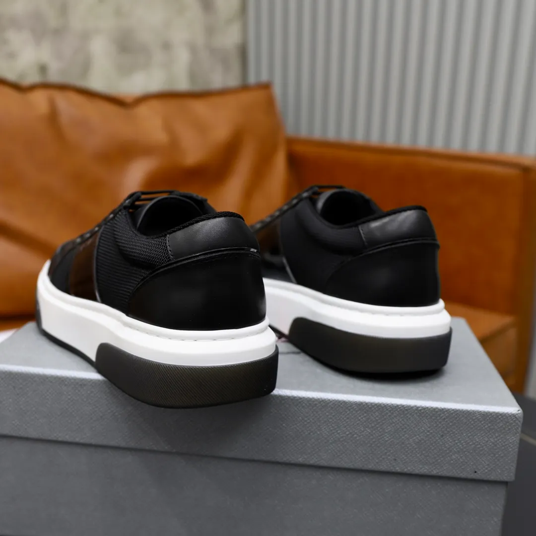 Men's shoes: 680💰Top original order Brand: PRADA (Prada) Standard code: Men's size 38/44 (45 can be customized) Grade: Same as the official website Material: Original cowhide stitched with imported cloth, cowhide lining, original combination of two-color wear-resistant soft outsole Style category: casual sports version, young fashion, European and American trend, British style Color: actual picture color